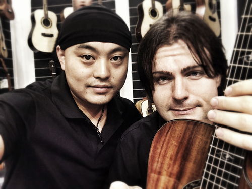 中國(guó)指彈大師宋依凡與天貓樂(lè)器體驗(yàn)館攜手，共譜樂(lè)器零售新篇章